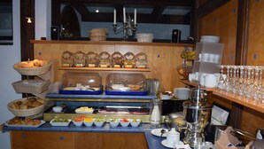 A buffet setup with various food items and beverages. - Landhotel Weisses Ross (Bad Brueckenau)