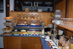 Esmorzar diari d'estil bufet (10.00 EUR per persona) 