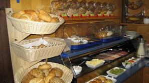 Café da manhã com buffet todos os dias mediante uma taxa
