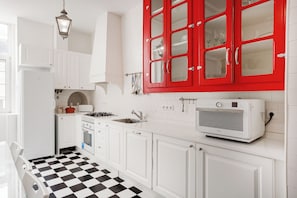Apartment, 3 Bedrooms | Private kitchen