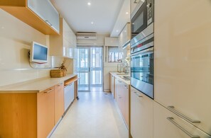 Apartment, 3 Bedrooms | Private kitchen