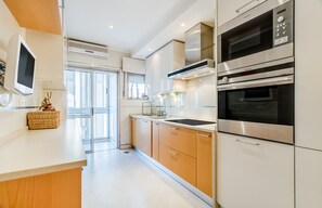 Căn hộ, 3 phòng ngủ | Bếp riêng | Tủ lạnh, lò vi sóng, lò nướng, bếp nấu 