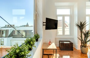 Apartment, 3 Schlafzimmer | Wohnbereich | Flachbildfernseher