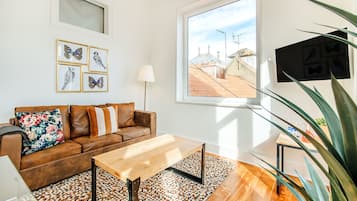 Apartment, 3 Bedrooms | Living room | Flat-screen TV