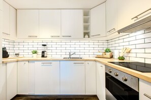 Departamento, 1 habitación | Cocina privada | Refrigerador con congelador, microondas, horno y parrilla de estufa 