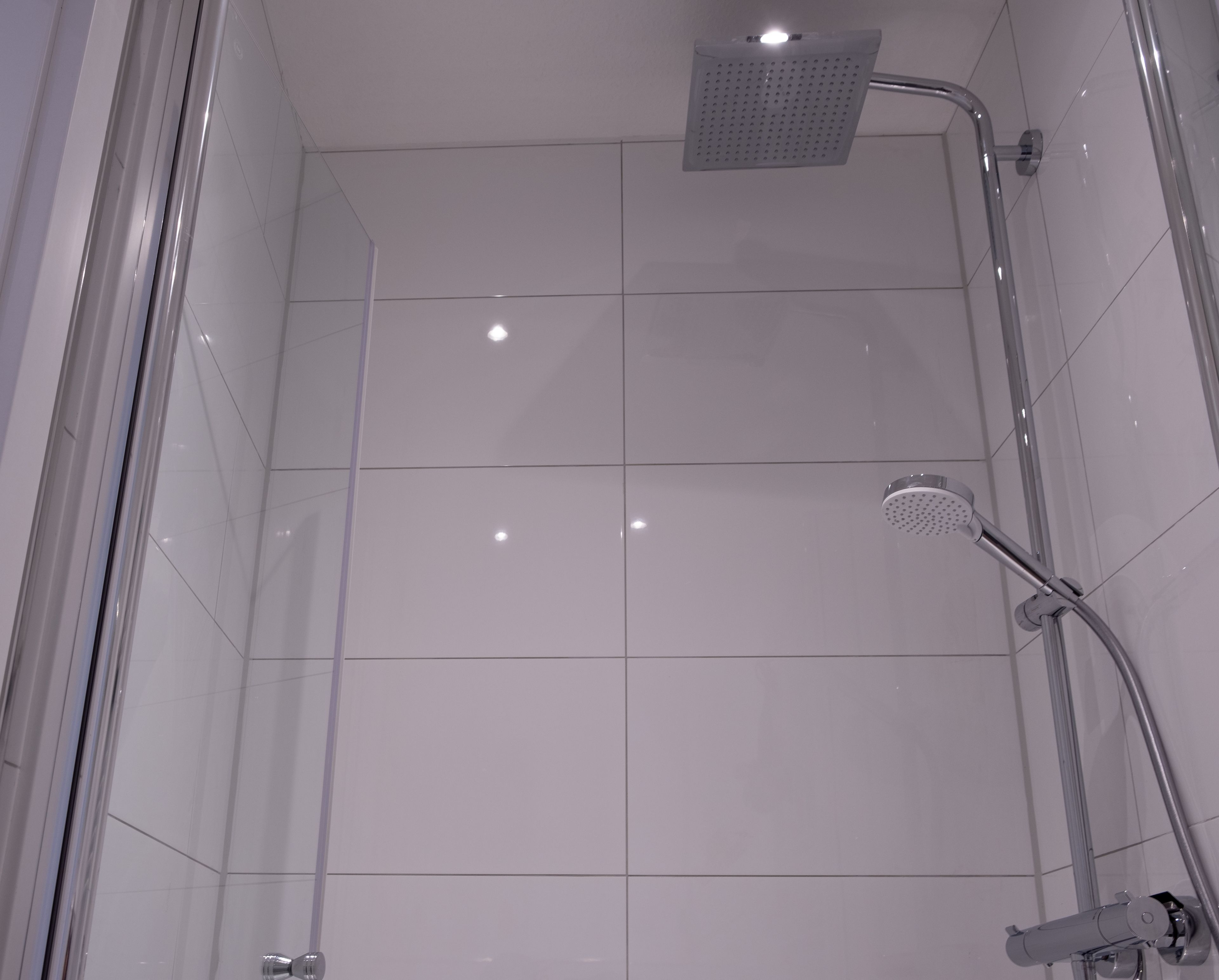 Business Studio (inklusive Endreinigungsgebühr von 25,00 EUR) | Badezimmer | Dusche, kostenlose Toilettenartikel, Haartrockner, Handtücher