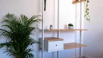 Business Studio (including final cleaning fee of 25 EUR) | Living area | Flat-screen TV