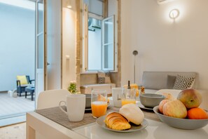 Apartment, 1 Bedroom | Living area