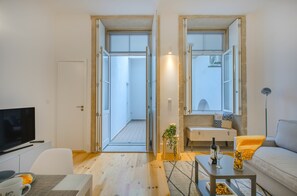 Appartamento, 1 camera da letto | Area soggiorno | TV a schermo piatto