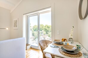 Departamento, 1 habitación | Área de sala de estar | Televisión de pantalla plana 