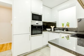 Maison, 3 chambres | Cuisine privée | Grand réfrigérateur, micro-ondes, four, plaque de cuisson