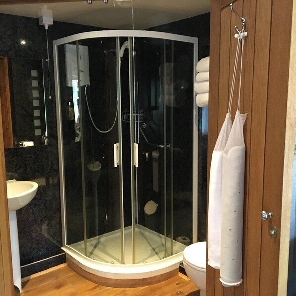 Shower, free toiletries, towels