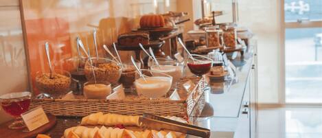 Free daily buffet breakfast