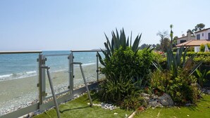 Garden - Meneou Beachfront Villa 3 (Meneou)