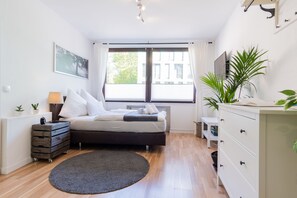 Stylish Apartment by the university | Living area | 40-inch Smart TV with digital channels, TV, Netflix - Apartments an der Universität Wuppertal (Wuppertal)