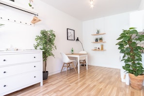 Studio Design | Aire de séjour | Téléviseur connecté de 40 po avec télévision numérique, téléviseur