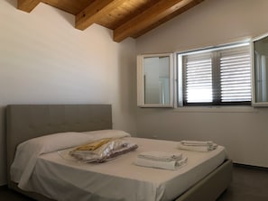 5 slaapkamers, een strijkplank/strijkijzer, reisbedje, gratis wifi