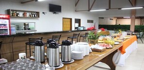 Breakfast, lunch, dinner and brunch served - Santa Rosa Hotel (Juazeiro do Norte)