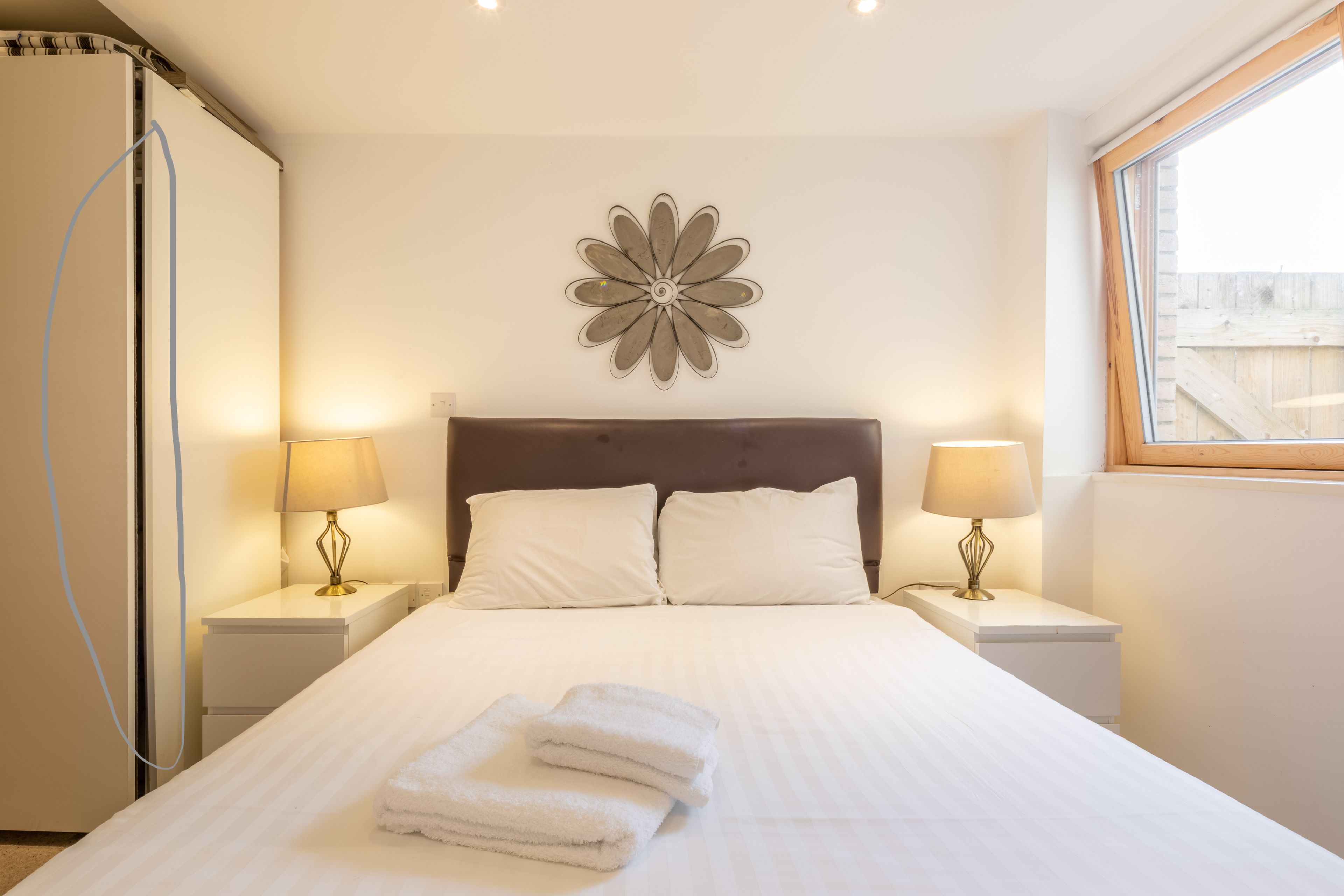 2 bedrooms, iron/ironing board, free WiFi, bed sheets