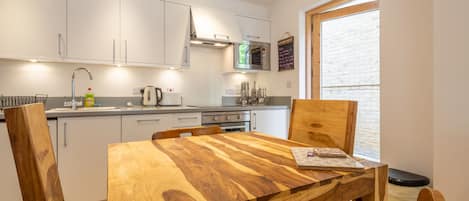 Family Apartment | Private kitchen | Fridge, microwave, oven, stovetop