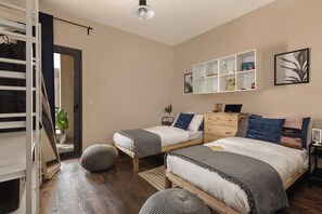4 chambres, coffres-forts dans les chambres, fer et planche à repasser