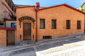 Front of property - 4 keys (Tbilisi)