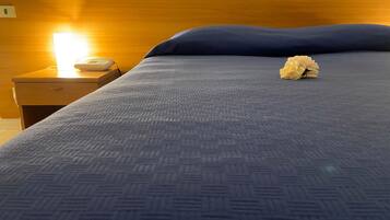 Basic Twin Room | Premium bedding, individually decorated, individually furnished, desk