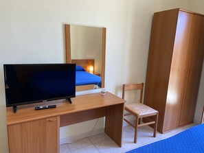 Premium bedding, individually decorated, individually furnished, desk - Hotel Mercure (Castelluccio Inferiore)