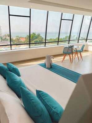 Suite, 1 King-Bett, Badewanne | Daunenbettdecken, Minibar, Zimmersafe, laptopgeeigneter Arbeitsplatz