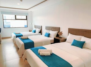 Family Triple Room | Down comforters, minibar, in-room safe, laptop workspace - Navio Hotel (Manta)