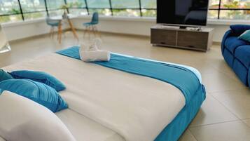 Suite, 1 King Bed, Bathtub | 1 bedroom, down comforters, minibar, in-room safe
