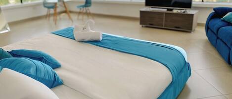 Suite, 1 King Bed, Bathtub | 1 bedroom, down duvets, minibar, in-room safe