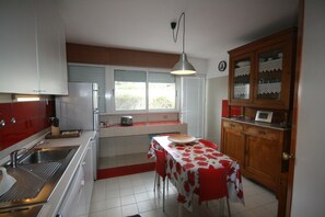 Villa, 5 Bedrooms | Private kitchen
