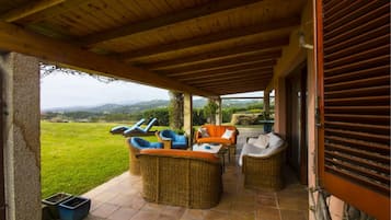 Villa, 5 Bedrooms | Terrace/patio