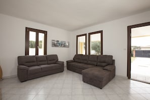 Villa, 4 Bedrooms | Living room