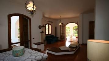 Vila, 5 quartos | Opções para refeição no quarto