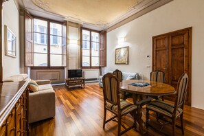 Apartment, 1 Schlafzimmer | Wohnzimmer | Flachbildfernseher