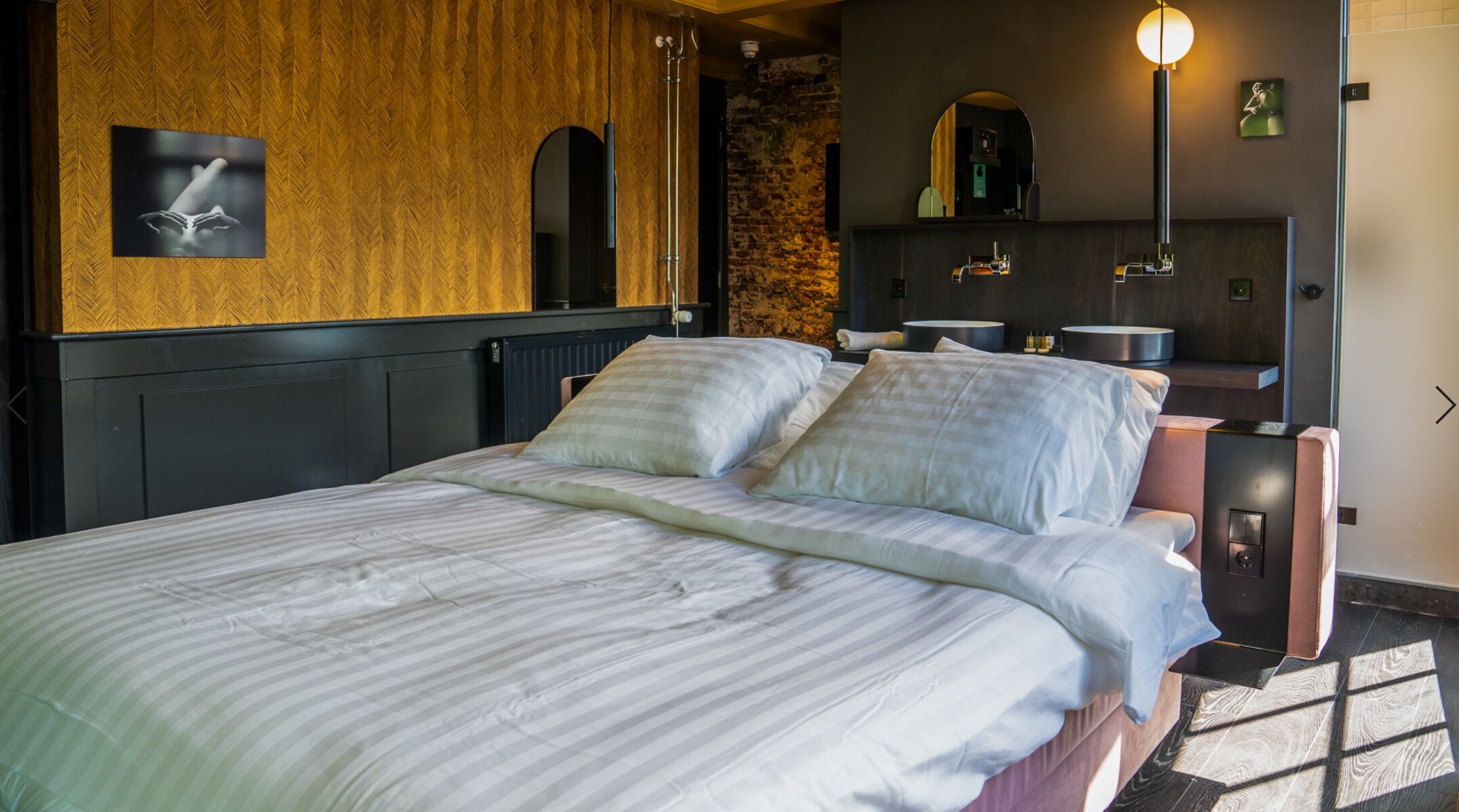 royal room | 1 bedroom, in-room safe, individually decorated, individually furnished