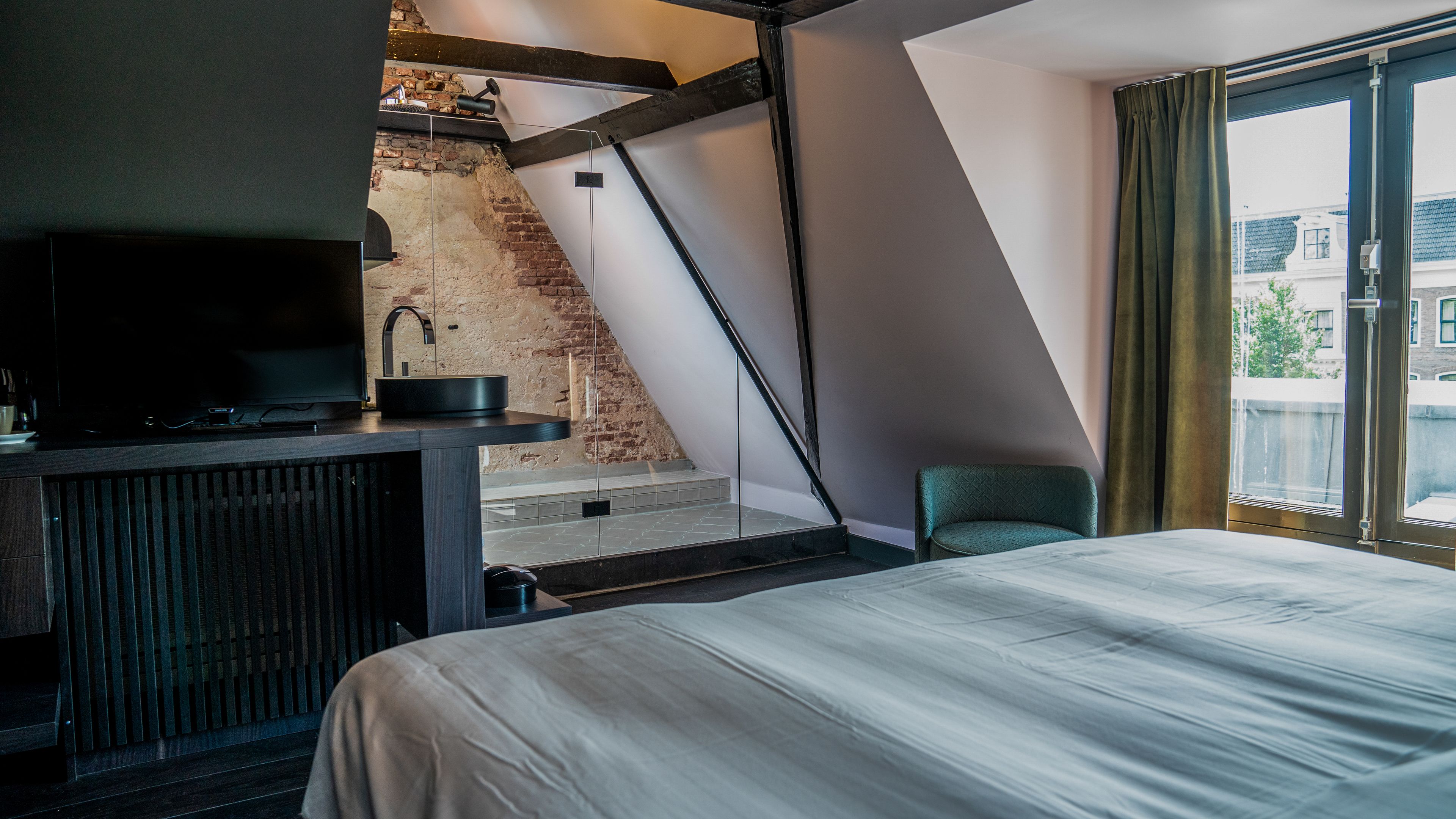 double room, third floor | 1 bedroom, in-room safe, individually decorated, individually furnished