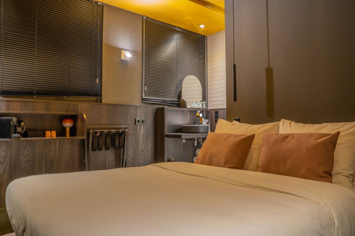 Basic Double Room (Basement) | In-room safe, desk, blackout drapes, soundproofing