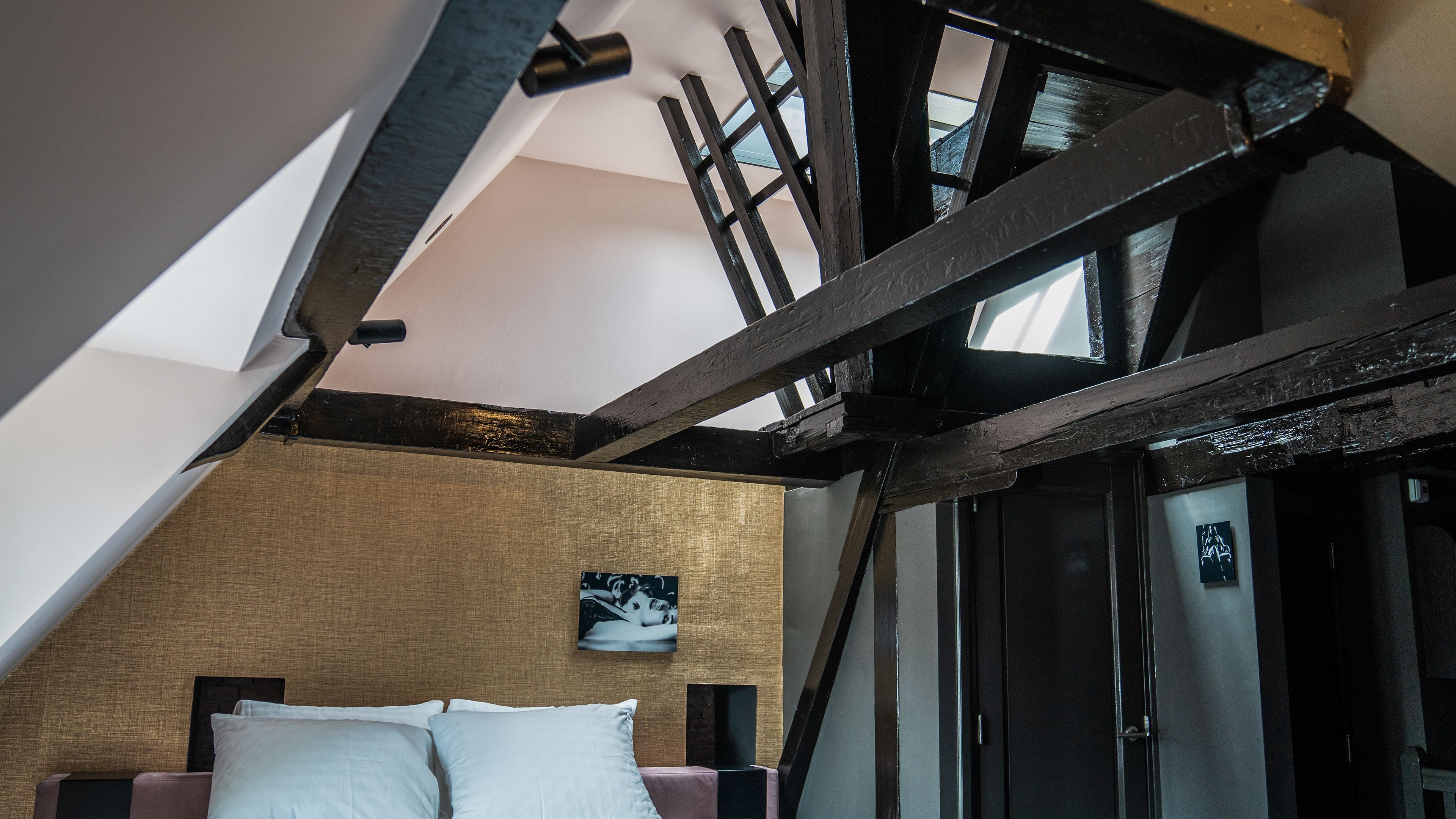 double room, third floor | 1 bedroom, in-room safe, individually decorated, individually furnished