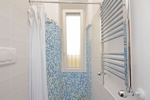 Apartment, 3 Schlafzimmer | Dusche im Bad
