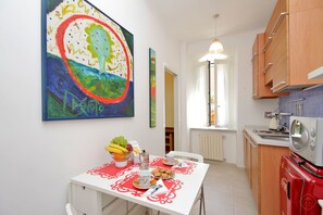 Apartment, 3 Bedrooms | Private kitchen | Fridge, microwave, stovetop, coffee/tea maker