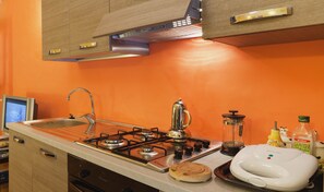 Lägenhet - 2 sovrum | Eget kök | Stort kylskåp, mikrovågsugn, ugn och spishäll