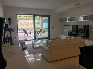 TV, DVD player