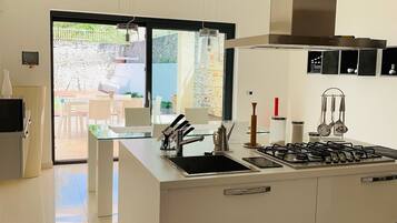 Fridge, microwave, oven, stovetop