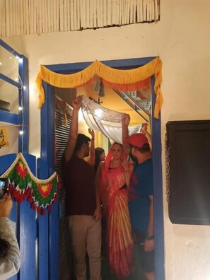 Cortinas blackout y sistema de insonorización 