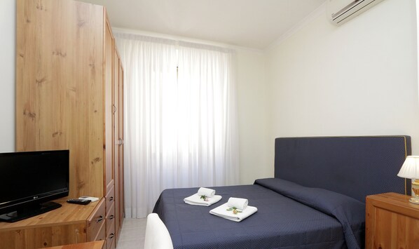 3 habitaciones, tabla de planchar con plancha y wifi gratis