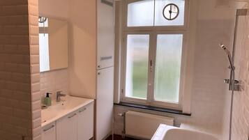 Apartment, 1 Bedroom | Bathroom | Shower, hair dryer, towels, soap