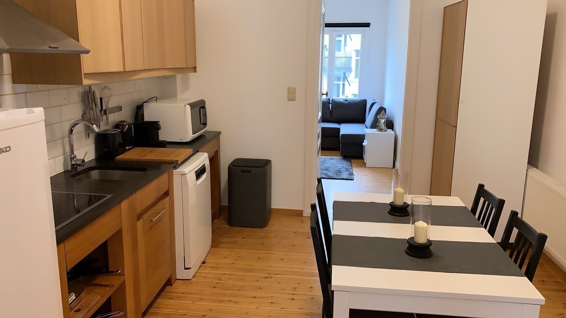 Apartment, 1 Bedroom | Private kitchen | Full-sized fridge, microwave, oven, stovetop